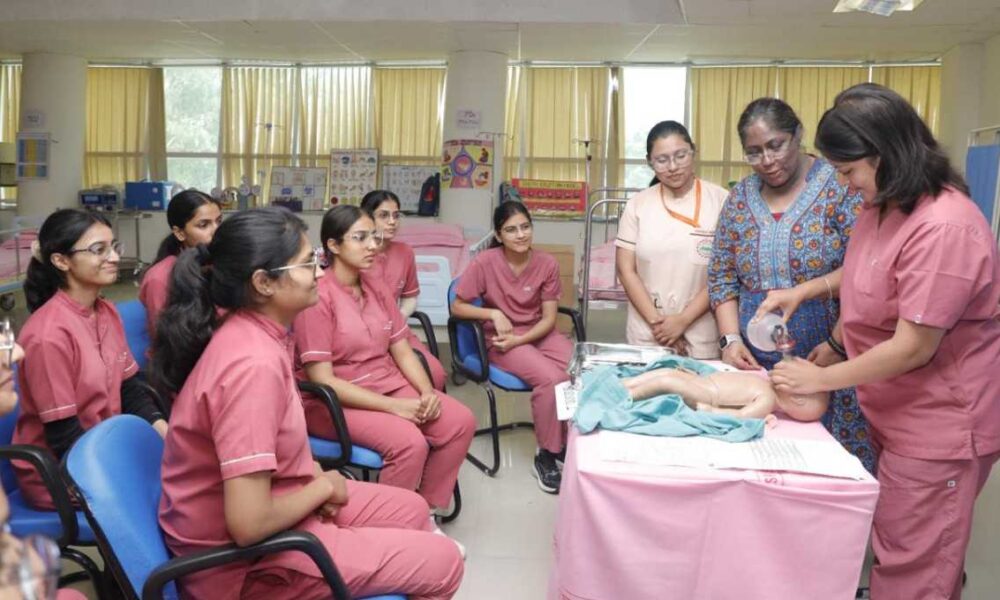 एम्स, ऋषिकेश में नवजात पुनर्जीवन कार्यक्रम पर कार्यशाला