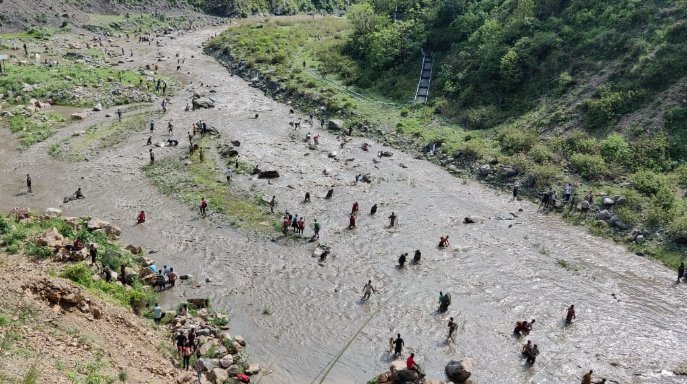 प्रसिद्ध मौण मेला इस साल भी जौनपुर क्षेत्र में पूरे हर्षोल्लास से आयोजित किया गया
