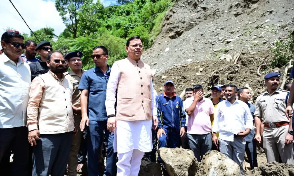 आपदा प्रभावित लोगों को देख सीएम धामी ने रुकवाया काफिला