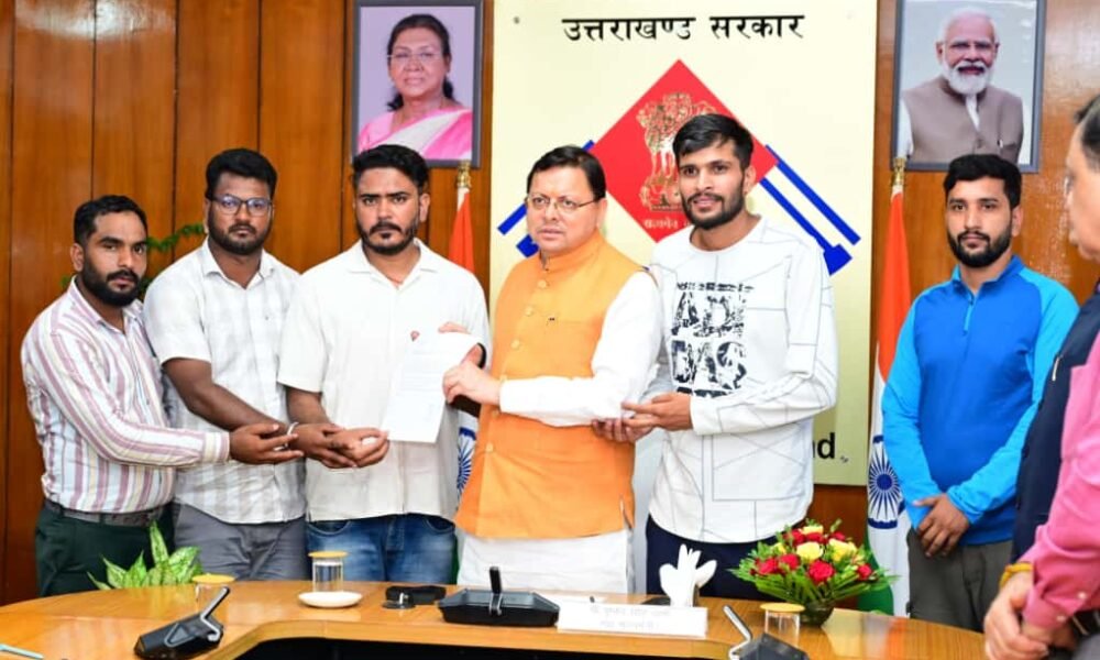 बेरोज़गार संघ के अध्यक्ष राम कंडवाल के नेतृत्व में एक प्रतिनिधिमंडल ने मुख्यमंत्री से भेंट की